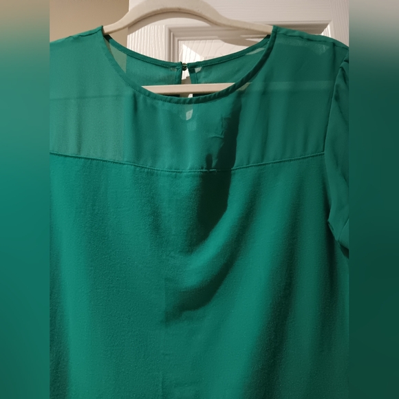 Express Kelly Green mesh top - Picture 2 of 12